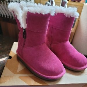 (Sold) Toddler girl ugg's size 10 for $35 / like new condition